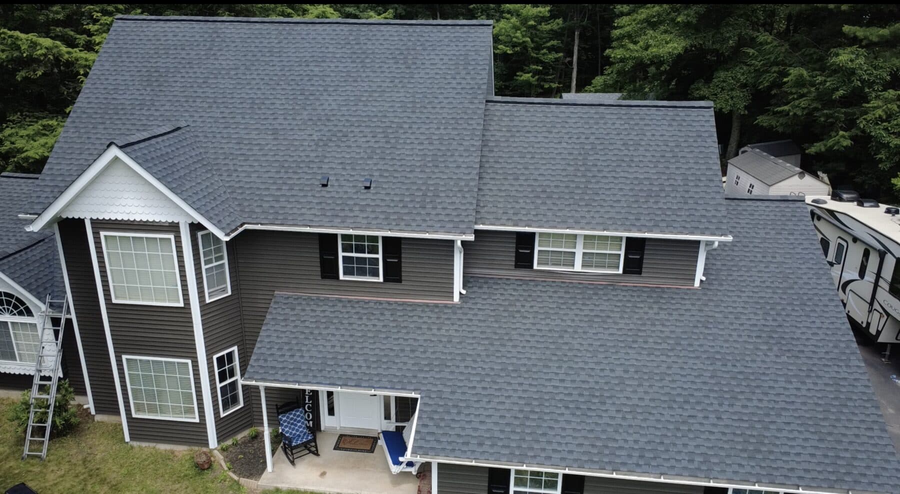 Finished charcoal shingle roof on a Monroe County home by Ten Point Roofing